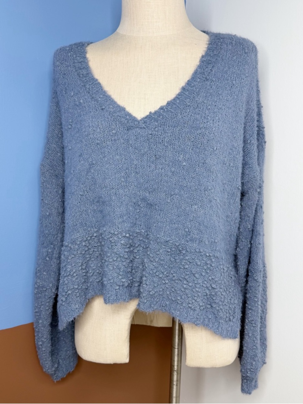 POL Womens Dusty Blue Popcorn Eyelash Knit V-Neck
Oversized Sweater Medium